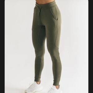 Alphalete Identity Jogger - Light Olive